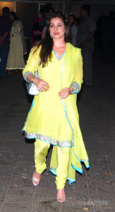 Kothari chose instead to wear an almost-fluorescent pantsuit with silver sequin edges and turquoise trim.